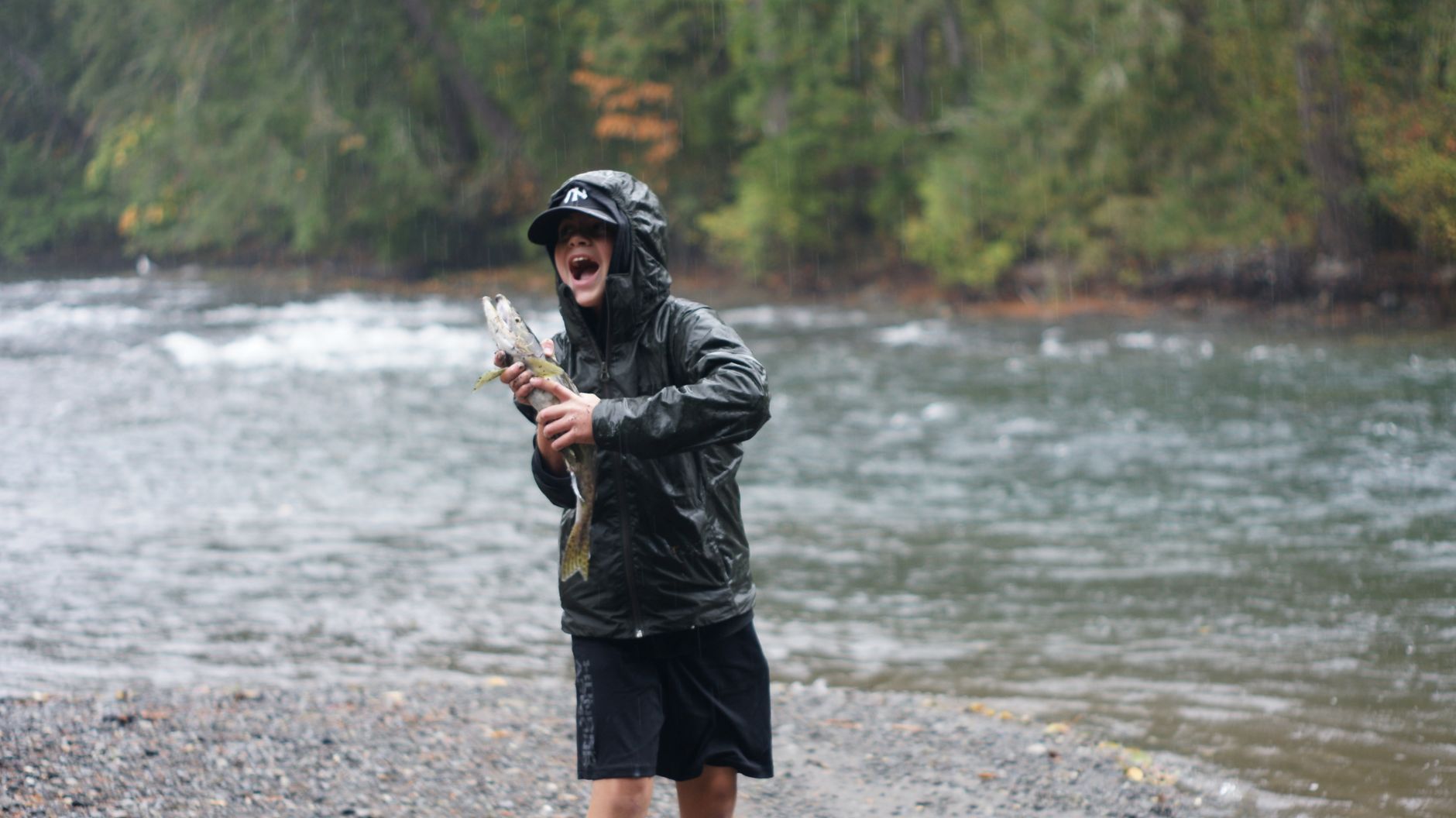 Optimisez vos prises en adaptant votre pêche sous la pluie